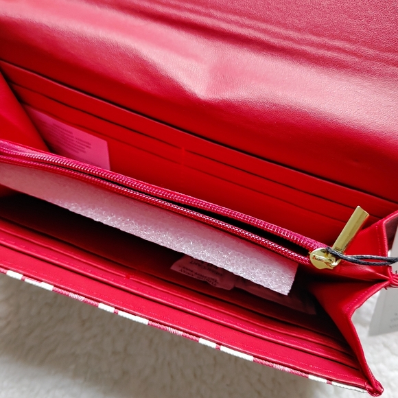 London Fog Lara red & white flap wallet - vegan leather - Picture 8 of 12